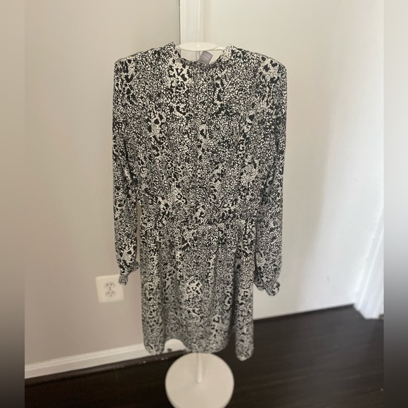 H&M Pattern Dress - Picture 3 of 3